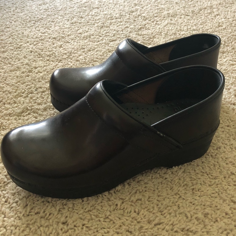 Dansko dark Brown clogs. Worn once!